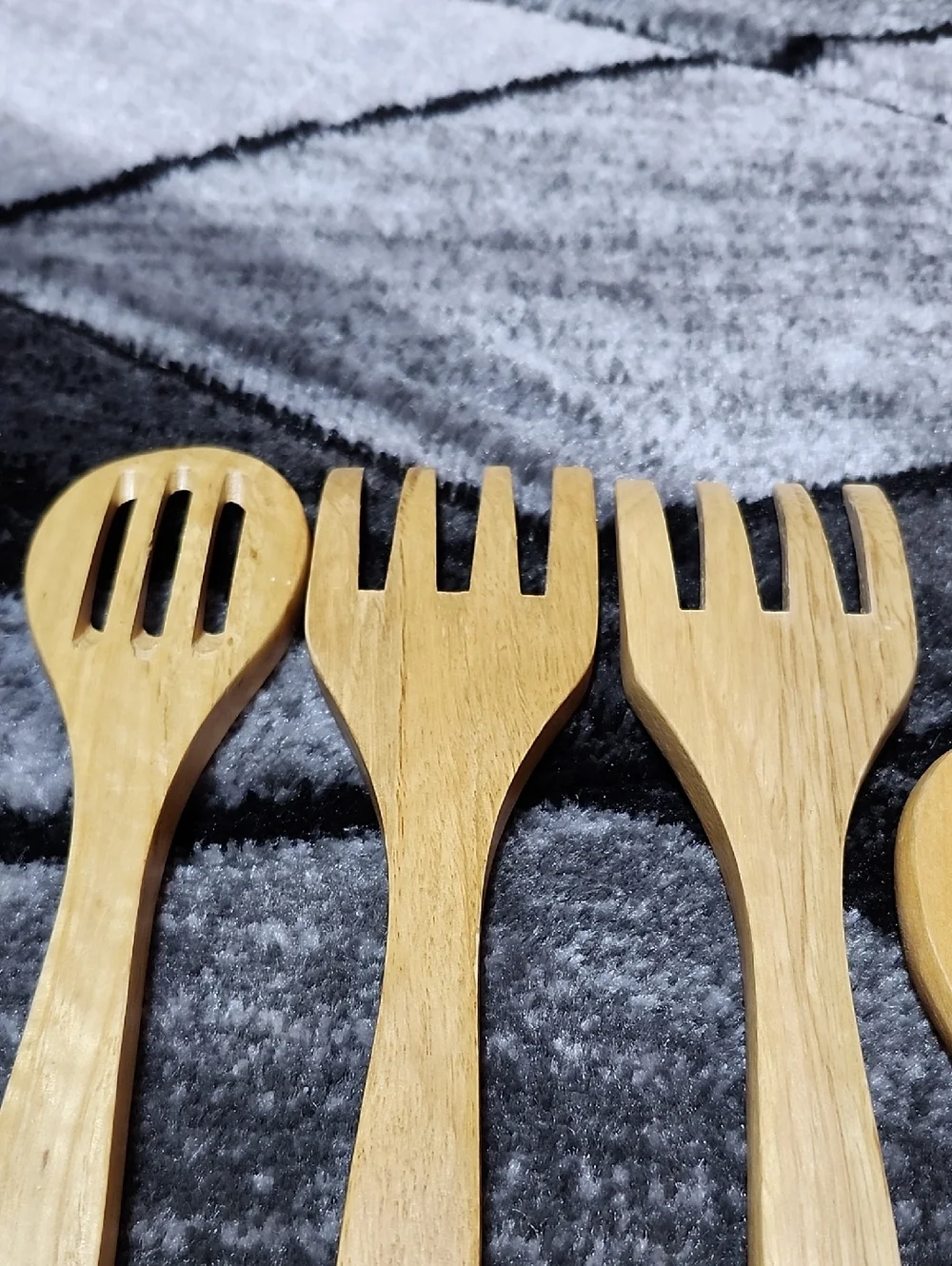 ASSORTED KITCHEN WOODEN SEVING/COOKING UTENSILS SET-OF-5